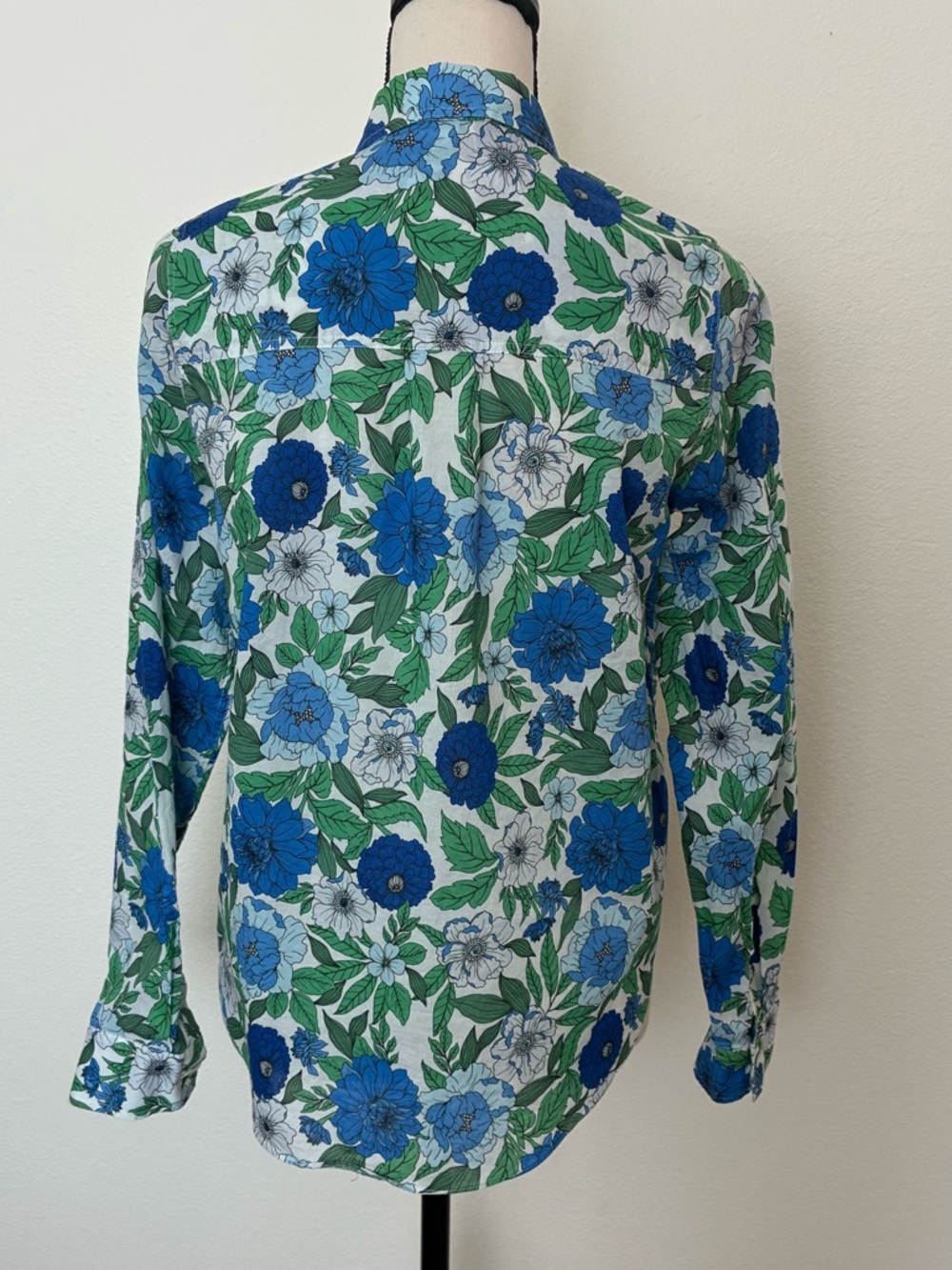 Elie Tahari Floral Button Down Shirt - Picture 5 of 9